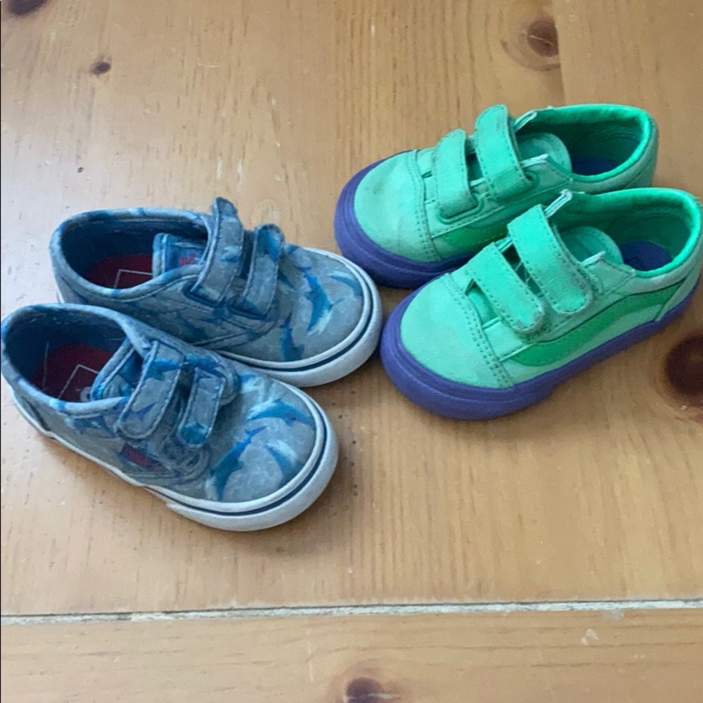 2 pairs toddler vans